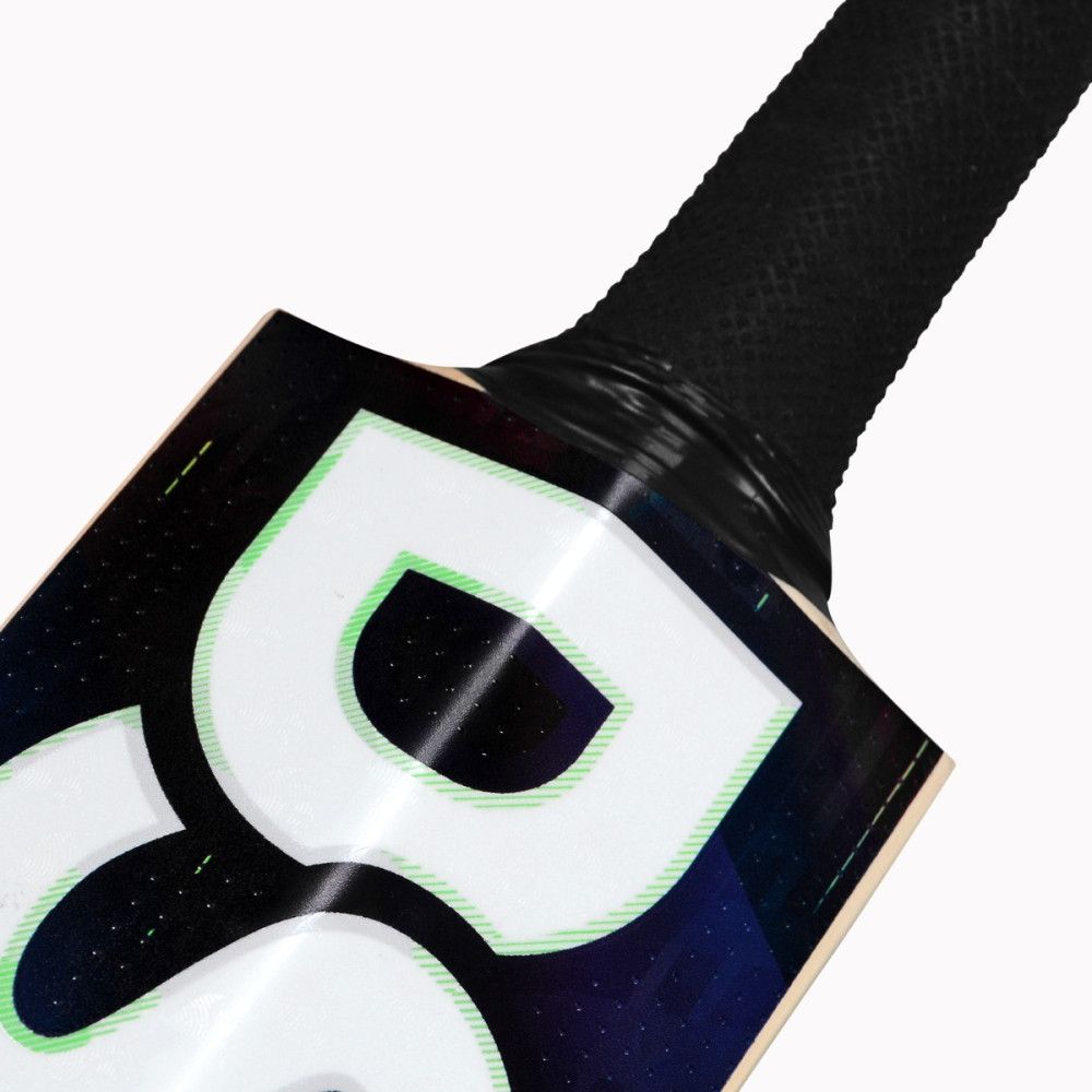 DSC BLAK Players Edition English Willow Cricket Bat DSC BLAK Players Edition English Willow Cricket Bat